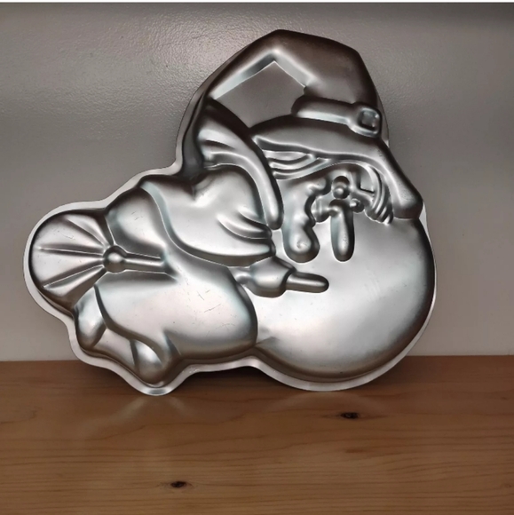 Vintage Wilton Witch Cake Pan‎ Aluminum Halloween 1981 502-3398 - Picture 1 of 3